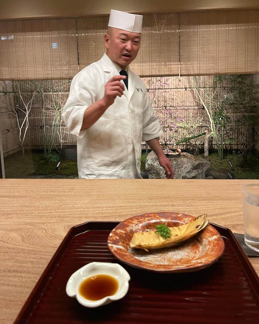 行方 久子 Hisako Namekataさんのインスタグラム写真 - (行方 久子 Hisako NamekataInstagram)「. 過日の宮坂。 想像を遥かに超えるシルキーな筍をいただく。  食材で、設えで、お庭で さまざまな角度から日本文化を教えてくれる わたしの大切な先生でもあります🌸」3月30日 6時55分 - hisakonamekata