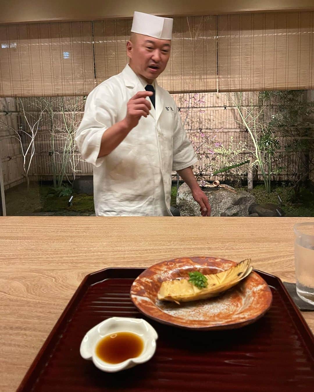 行方 久子 Hisako Namekataのインスタグラム：「. 過日の宮坂。 想像を遥かに超えるシルキーな筍をいただく。  食材で、設えで、お庭で さまざまな角度から日本文化を教えてくれる わたしの大切な先生でもあります🌸」