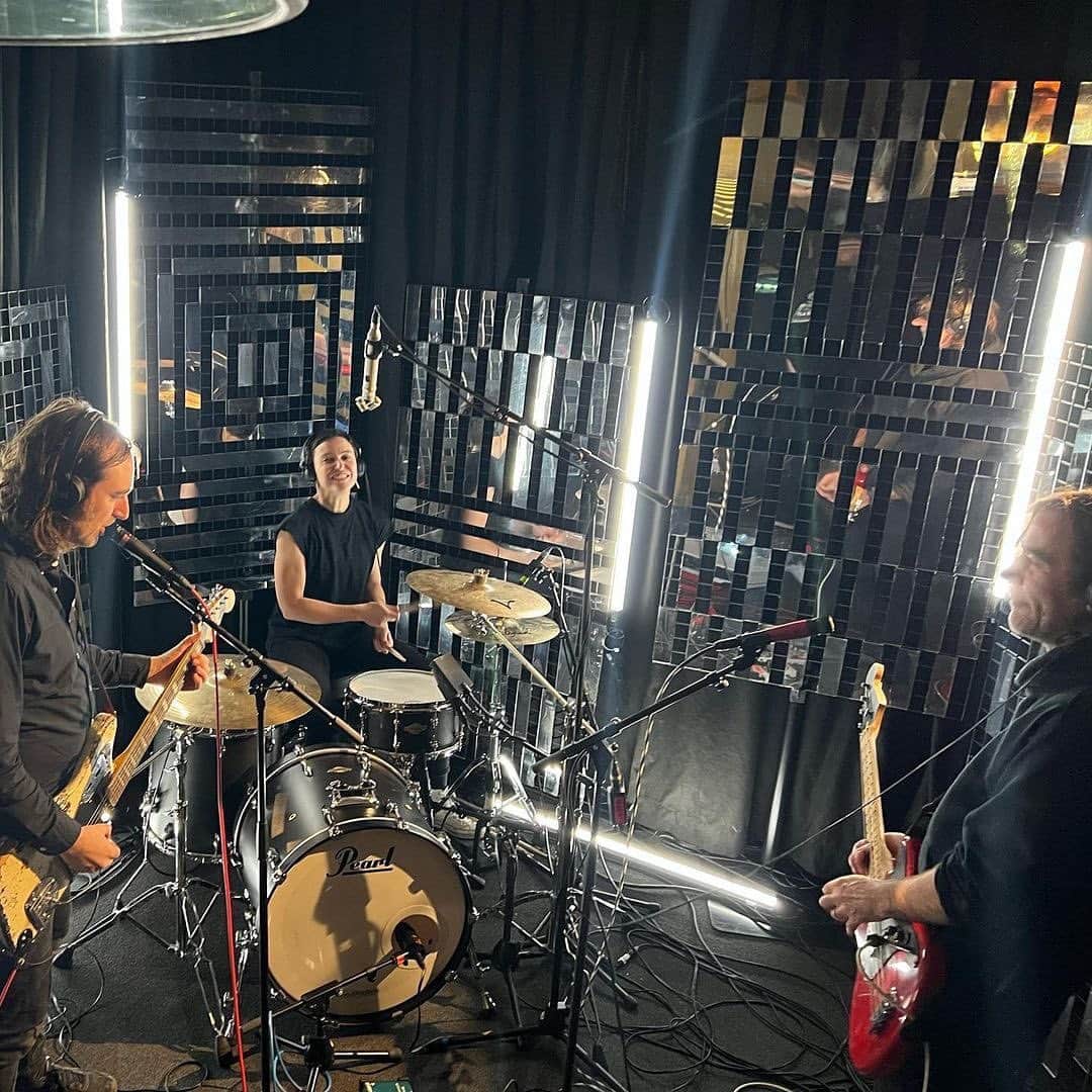 A Place to Bury Strangersさんのインスタグラム写真 - (A Place to Bury StrangersInstagram)「Check out our GRAUZONE session audio tonight and video coming tomorrow!  Repost • @grauzone_festival A Place to Bury Strangers Grauzone x Kink session, tune in this evening at KINK In Touch at 22:20 with Jasper Leijdens to hear APTBS in session! We have recorded, in cooperation with Kink, several sessions with acts that played Grauzone Festival. Besides audio, these sessions were also filmed and will be released starting this Thursday. These are unique recordings so don’t miss it!」3月30日 7時11分 - aptbs