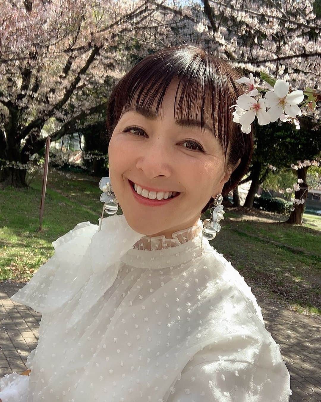 るるさんのインスタグラム写真 - (るるInstagram)「⁡ 　 昨日は、毎年恒例の名古屋城の桜🌸を ⁡ 見に行ってきたよ🤗💖　　 ⁡ 　 今年もちょうど満開で、 ⁡ 本当に美しかったです☺️✨✨✨　 ⁡ ⁡ どうして日本人は桜に感動するんだろうね？ 　 ⁡         ⁡ おしまい❤️ ⁡ ⁡ ⁡ ⁡ ⁡ ⁡ ⁡ ⁡ #自分大好き #自分ファースト #笑顔が人を幸せにする #美しさは社会貢献 #自己肯定感アップへの道 #吉報士 #ノーマスク #マスクを外そう #深呼吸しよう #名古屋城 #お花見 #お花見スポット  #桜スポット」3月30日 7時13分 - ruru430