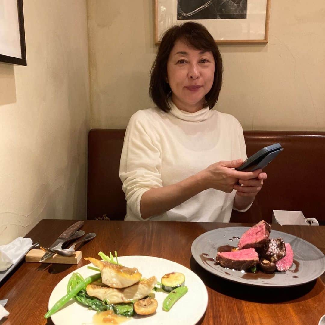 栗田よう子のインスタグラム：「先日お誕生日を迎えお祝いして頂きました。 食べ過ぎたぁ〜 地元で人気のお店💕」