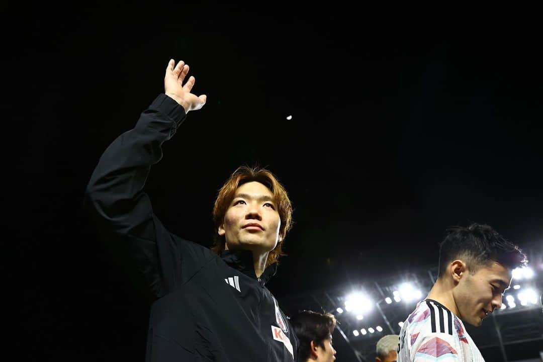 板倉滉のインスタグラム：「ドイツに帰ってきました👋🇯🇵 @japanfootballassociation」