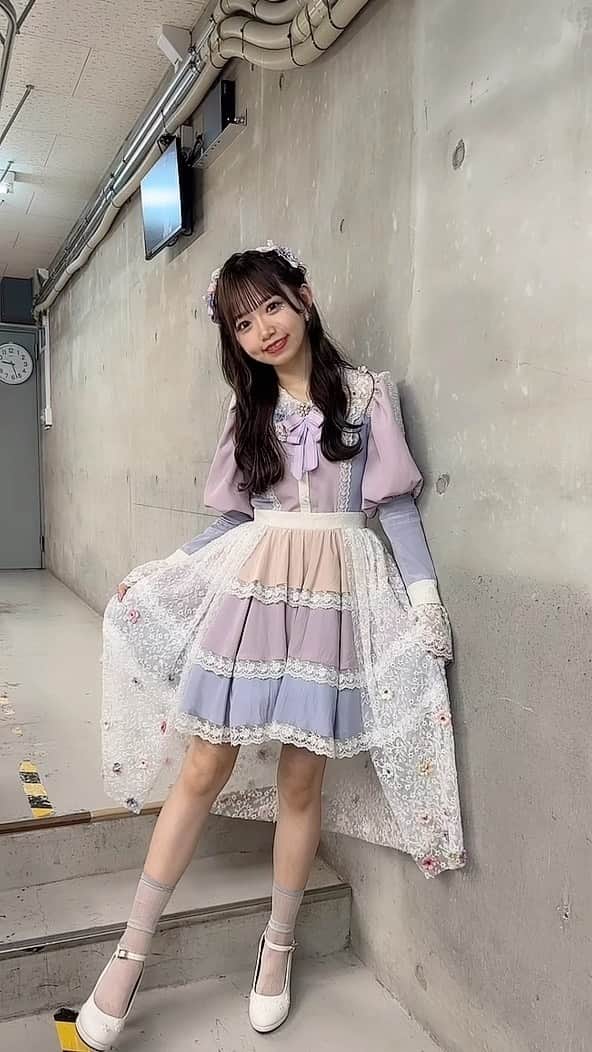畑美紗起のインスタグラム：「生誕祭衣装が可愛すぎるのでみてください👗🌸  わたしがいちおう、デザイン画？を書いたよ♡ 想像以上にかわいくなって…嬉しい  はあ、かわいい。幸せ。 最高なお誕生日プレゼント💝  @asano_miki さんにお願いしたよ💭💞 浅野さんが作る衣装が大好き…☺️ (瞳キラキラやブレレグの赤、ラストライブ衣装) かわいい衣装をありがとうございます🤍  #畑美紗起 #畑美紗起生誕祭 #はったったフェスティバル #衣装」