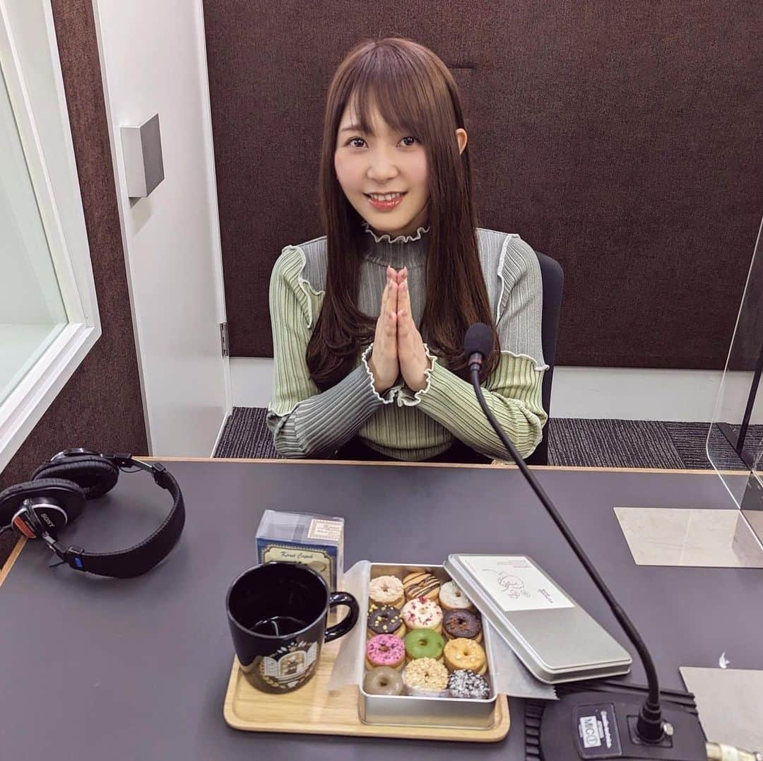 種田梨沙のインスタグラム：「📻  最近のラジオ写真！  第7回アニラジアワードグランプリの 受賞者代表として伊達さゆりちゃんと２人で 特番ラジオのパーソナリティを務めさせていただきました！  第８回でも伊達ちゃんのラジオが受賞したとのことで、 さっき結果を見て一人で大喜びしちゃいました♡  受賞された皆さま、 本当におめでとうございますー🎉✨  そして、本日３月２９日は Rhodanthe＊のBlu-ray「大感謝」の発売日！ まなみんが代表で ゆみりさラジオに来てくれた写真も♪  ここ最近はRhodanthe＊ラジオコラボを メンバーで勝手にたくさん開催していました。  その流れで私のソロラジオにも Rhodanthe＊代表で夕実ちゃんがゲストに！ いつもの二人なのに、なかなか語られない 初出し情報たっぷりのレア回になりました！  夕実＆梨沙コンビ史上、一番真面目なラジオを どうぞお聞き逃しなく✨  そしてそんな２人の３月の番組内では なんと初の企業様コラボコーナーがありました！ たの、楽しかっ…楽しかった❗️ネ…‼️😅汗汗💦  めちゃくちゃ嬉しいコラボだったんです！ なのに不思議と記憶が朧げな一ヶ月になりました笑  地上波のリピート放送も決まったゆみりさラジオ。  これからも好き勝手たのしく 色々語っていきますので、どうぞよろしくお願いします！  ソロラジオもよろしくね！！  #伊達さゆり #内山夕実 #田中真奈美 #Rhodanthe＊」