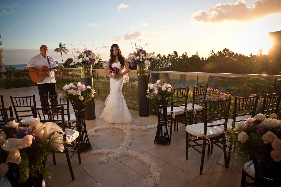 トランプ・ホテルのインスタグラム：「Start a life together amidst panoramic views of Oahu and the Pacific Ocean breeze @trumpwaikiki.   #TrumpWaikiki #WeddingWednesday」