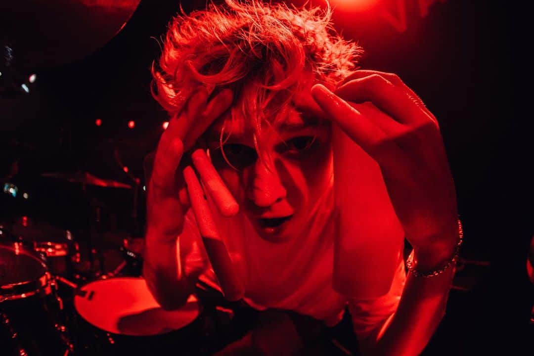 トリスタン・エヴァンズのインスタグラム：「Staring at your soul」