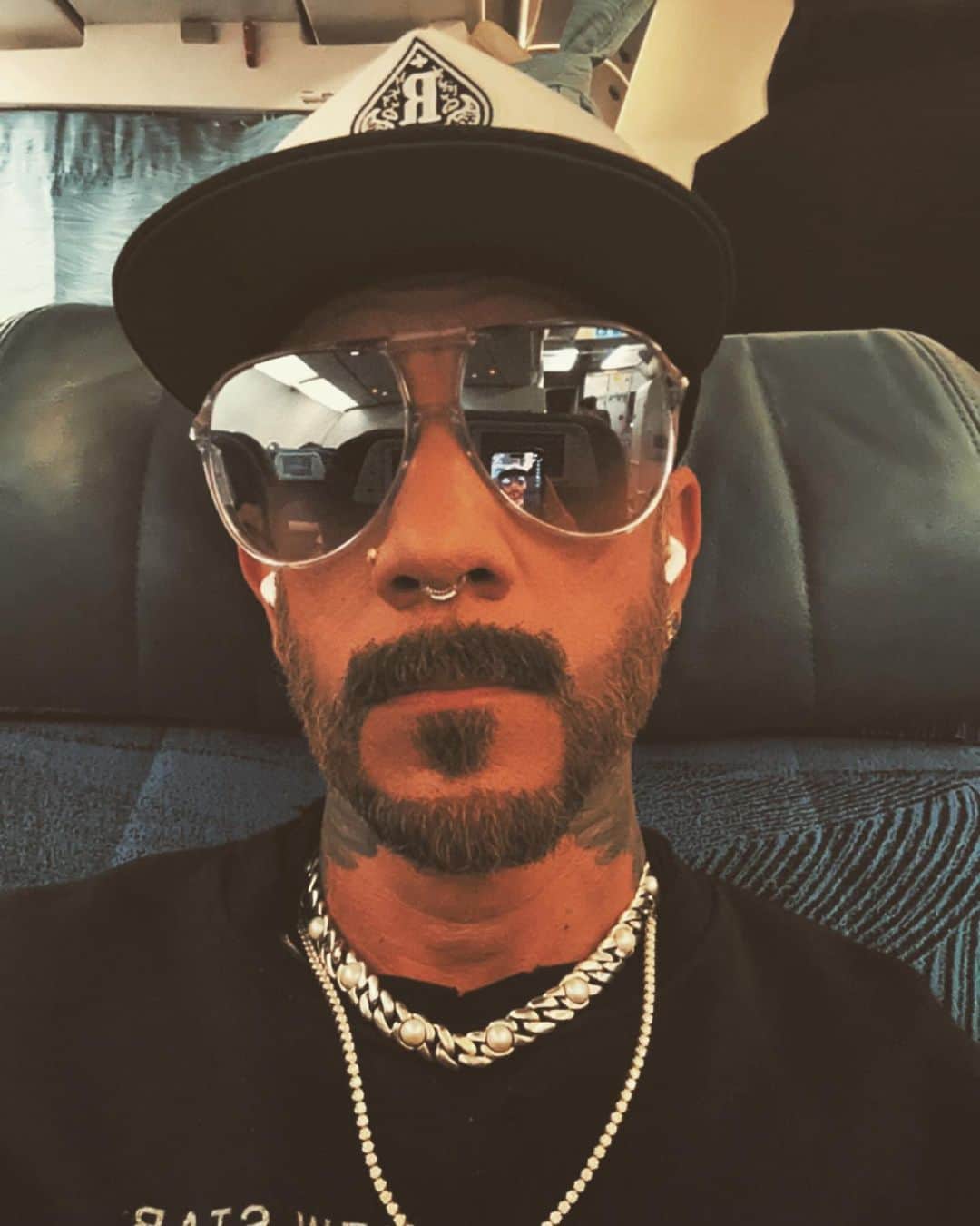 A.J.のインスタグラム：「Another day another flight. Toronto here I come.  Lord put angels on our wings that we may fly safe and smoothly to our final destination. Let’s go!」