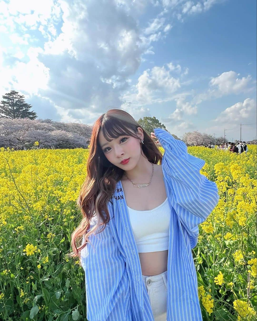 桐原愛歩さんのインスタグラム写真 - (桐原愛歩Instagram)「権現堂の桜祭り🌸 はじめてかな🫣たくさん桜と菜の花咲いててかわいかった〜🥺🫶🏼 . 屋台もあったたくさんたべた！ . #桜まつり #権現堂」3月29日 23時16分 - ayuayu_1003