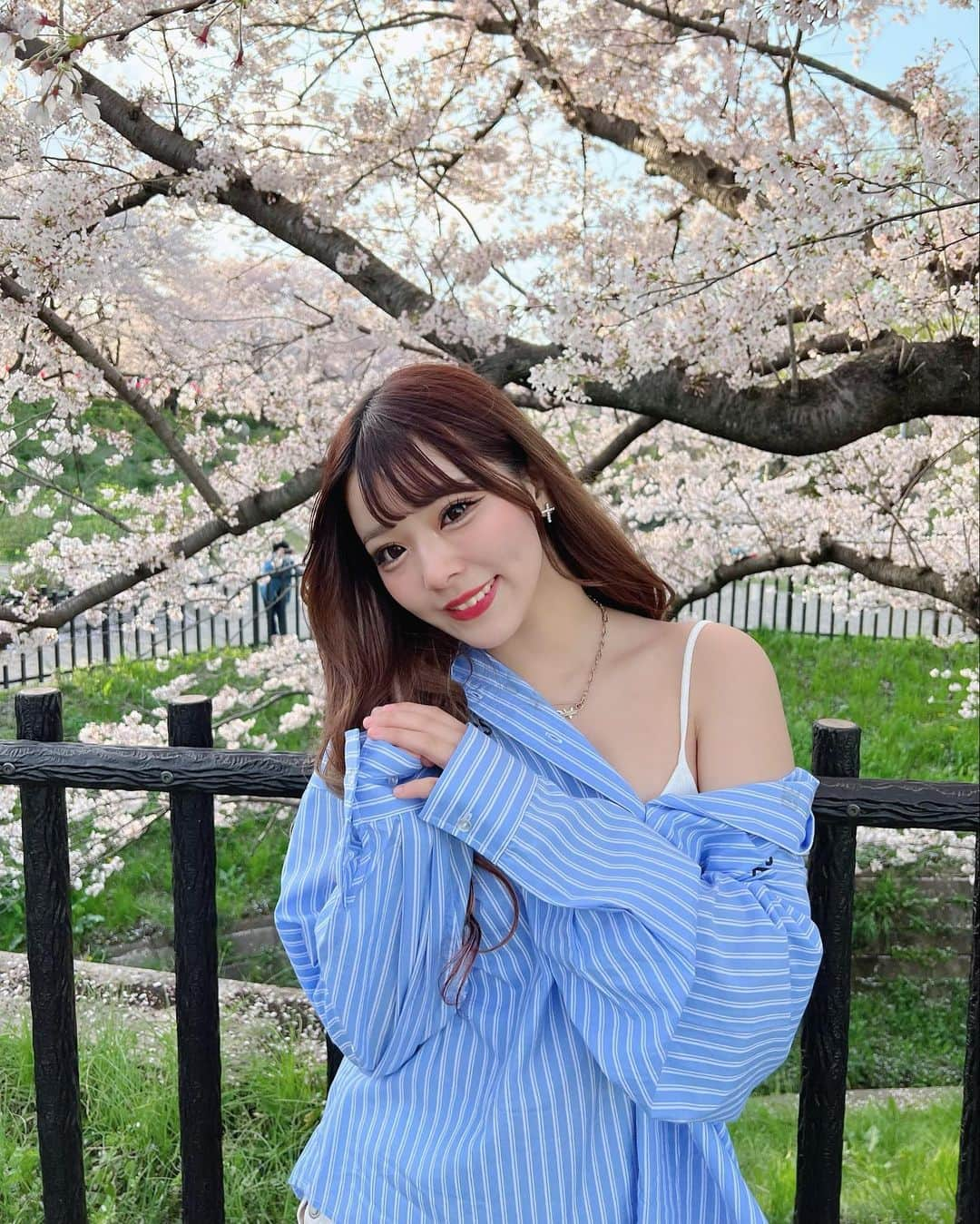 桐原愛歩さんのインスタグラム写真 - (桐原愛歩Instagram)「権現堂の桜祭り🌸 はじめてかな🫣たくさん桜と菜の花咲いててかわいかった〜🥺🫶🏼 . 屋台もあったたくさんたべた！ . #桜まつり #権現堂」3月29日 23時16分 - ayuayu_1003