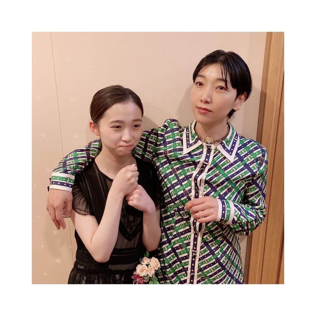 のインスタグラム：「キネマ夢倶楽部授賞式💐 @gucci @megumiyoshida_ @hoshino_kanako  👧🏻大好き蒼ちゃん🤍🌟  ありがとうございました🌟」