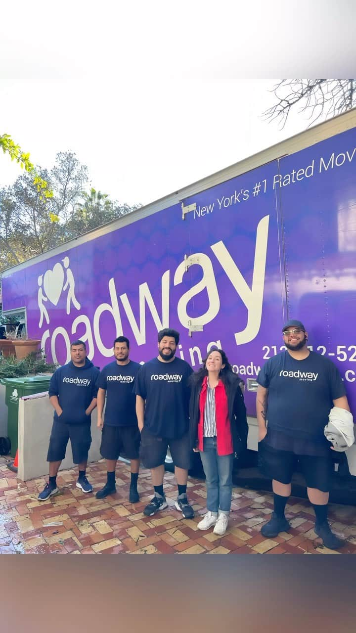 シャノン・ウッドワードのインスタグラム：「My move is finally complete!! @roadwaymoving is the actual best. I literally couldn’t have done this move without them.  If you’re moving, feel free to use my discount code shannonwoodward10 for 10% off local moves 5% off long distance moves #roadwaymoving #movewithroadway」