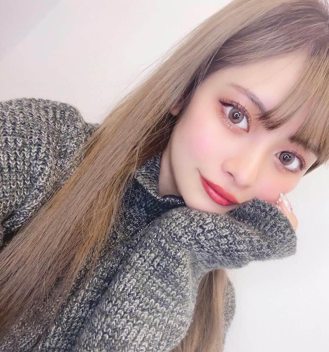 崎代夏怜のインスタグラム：「束間まつ毛でくるっんてしてもらった💖  メイク楽々〜☺️☺️ @yosioka_rina.eyelist  ありがとございました🤍🤍  #束感まつぱ#束感マツエク#束感パリジェンヌ#まつパ #韓国まつパ#マツエク#韓国マツエク#ワンホンマツエク #滋賀マツエク#滋賀まつパ#プラチナムドール#プラチナムドール河原町店#京都マツエク#京都まつパ#河原町マツエク#河原町まつパ#京都束感マツエク#京都束感まつパ」
