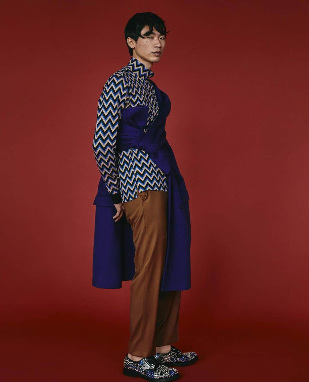 武内秀龍のインスタグラム：「Wonderful day with amazing people, what else you want   @the_ones2watch for @modelsdot ! 🌟✨  Photographer: @fernandosippel  Stylist: @davianlain  Art Direction: @patrickjamesreilly  Grooming: @claudia_oyanedel  Editor: @rosiemdc  Photo Assistant: @vasilios.smaragdas  Fashion Assistant: @andthentheresyang  Shot at: @braza_studio  Model Agency: @fusionmodelsnyc   @jodielouisegordon  @traviskipp  @doriszasz   #ones2watch」