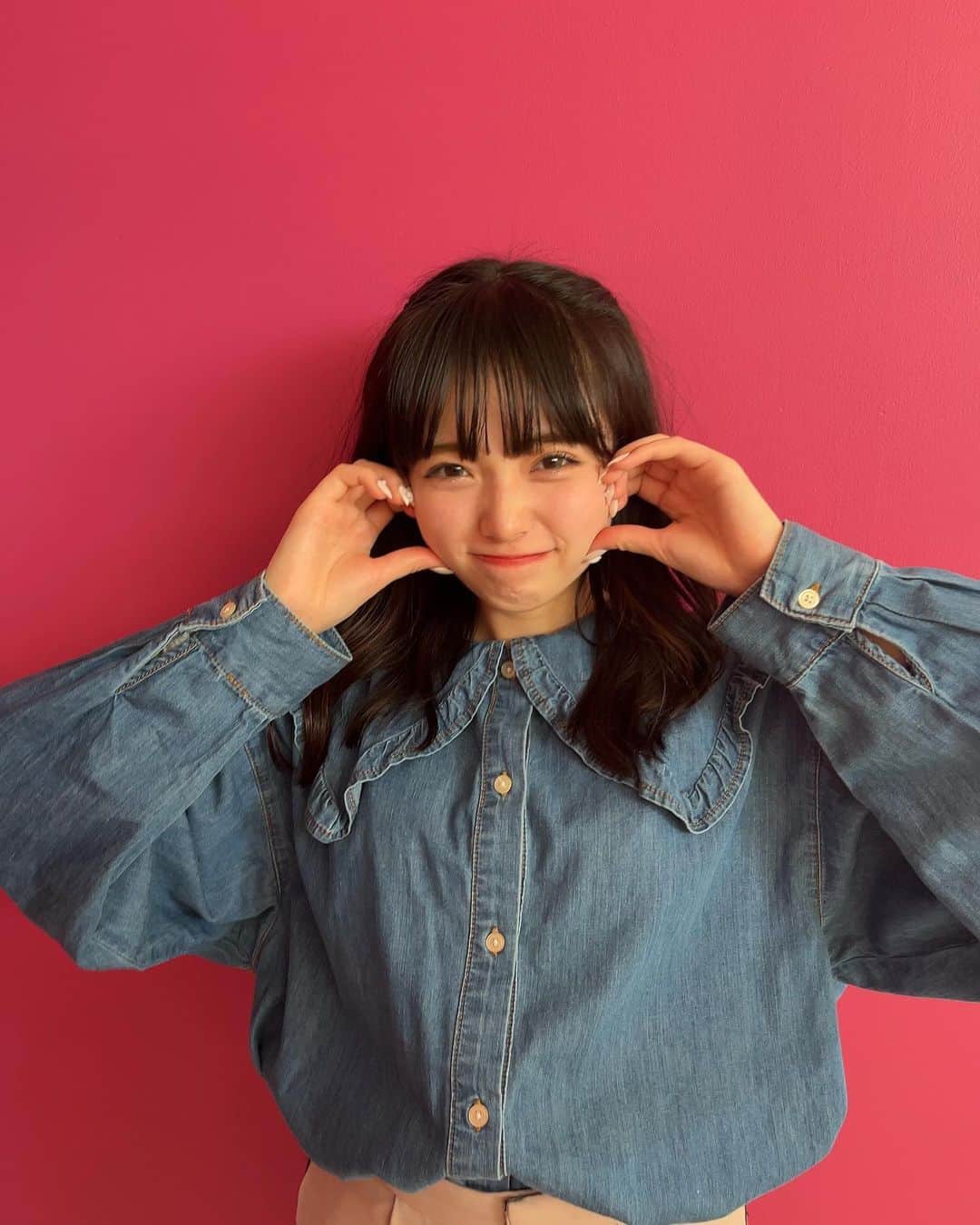 池未来実のインスタグラム：「鼻がもうダメと言っておる 最近毎日5回はくしゃみをします。🤧  #05 #ootd #コーデ #ブラウス #ヘアアレンジ」