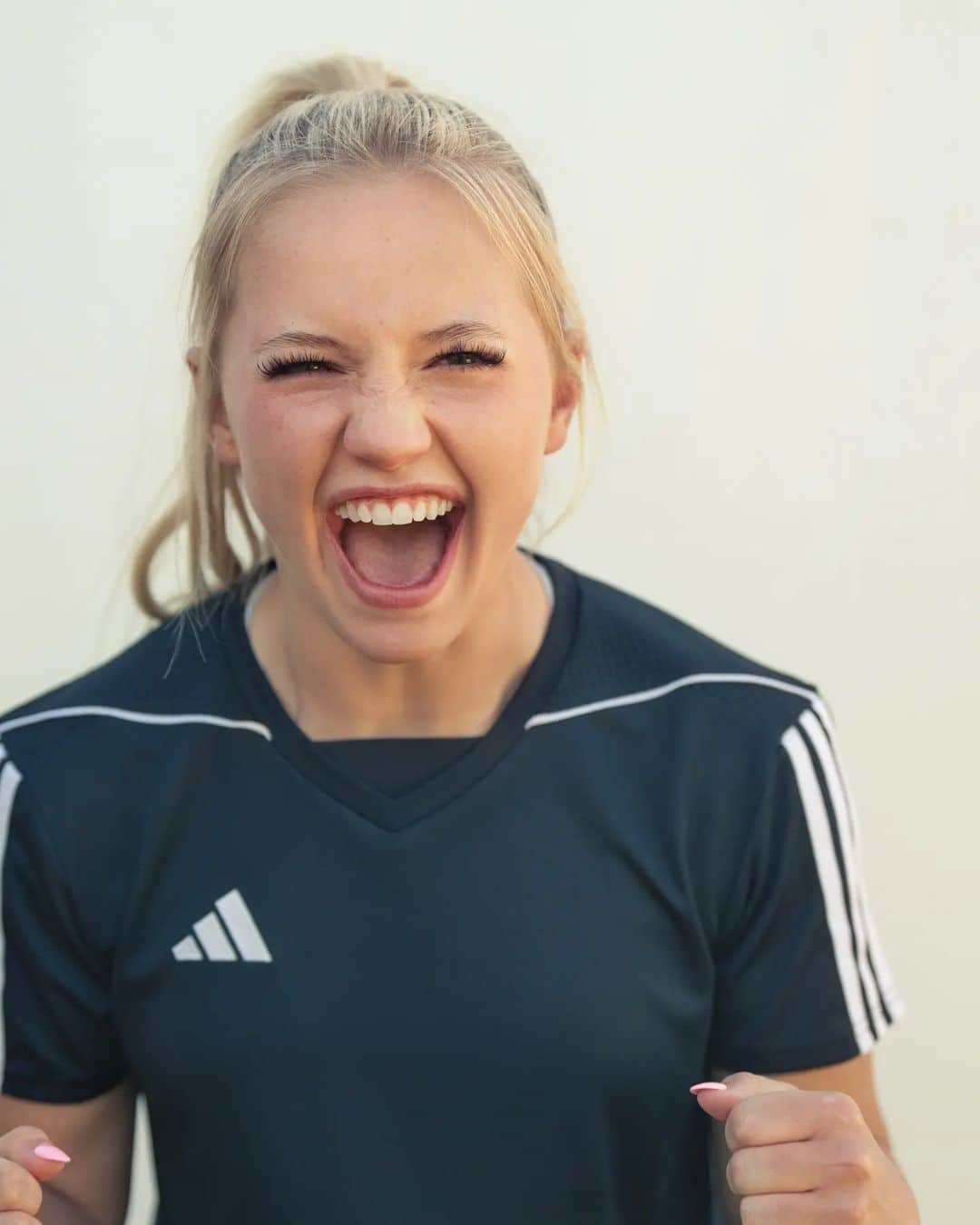 adidas Womenのインスタグラム：「"Being a woman in professional sports means that I can lift other young female athletes up, inspire people and learn from everyone that's come before me." - @_chloericketts39​  Becoming one of the youngest professional female soccer players in the United States? No big deal. 😉 ​  Welcome to the \\\ Chloe!」