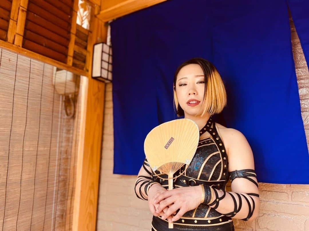 のインスタグラム：「🟦 (“Ｑ(´ᆺ`｡)  #仙女  #sendaigirlspro #女子プロレス #プロレス  #SENJO #dashchisako #チサコはハイボール  #ウイスキー  #夏女」