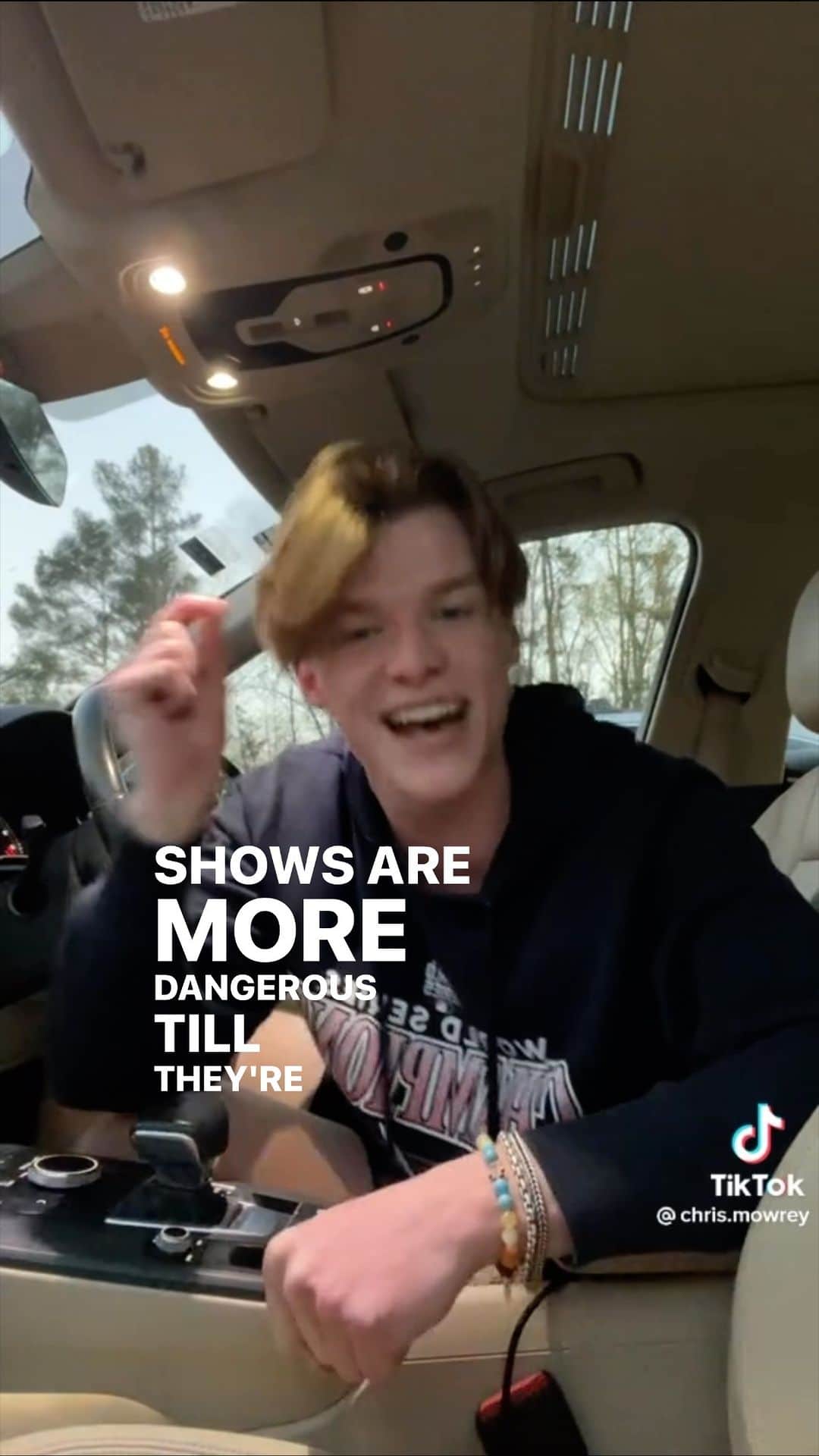ジェシカ・シーバのインスタグラム：「Gen Z is coming with the rage of a thousand suns. ✊🏼」
