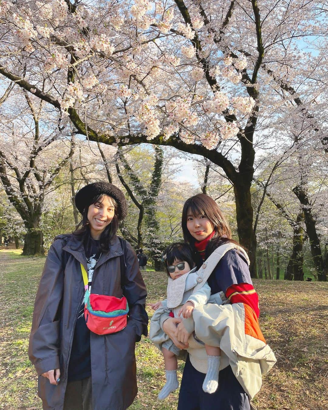 石橋穂乃香さんのインスタグラム写真 - (石橋穂乃香Instagram)「HANAMI🌸 With my new friend Mariel san🇺🇾 We are working on a fun project together🤫❤️ Hope to see you again soon💖」3月30日 0時04分 - honoohno