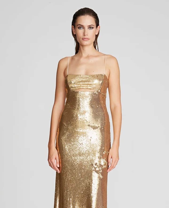 ホルストンさんのインスタグラム写真 - (ホルストンInstagram)「Glam. Gold. Gorgeous. ⁠ ⁠ @elisabethrohm in our Sequin Ray Dress. Shop the look now at halston.com⁠ ⁠ ⁠ #sequin #glam #dresses」3月30日 0時01分 - halston