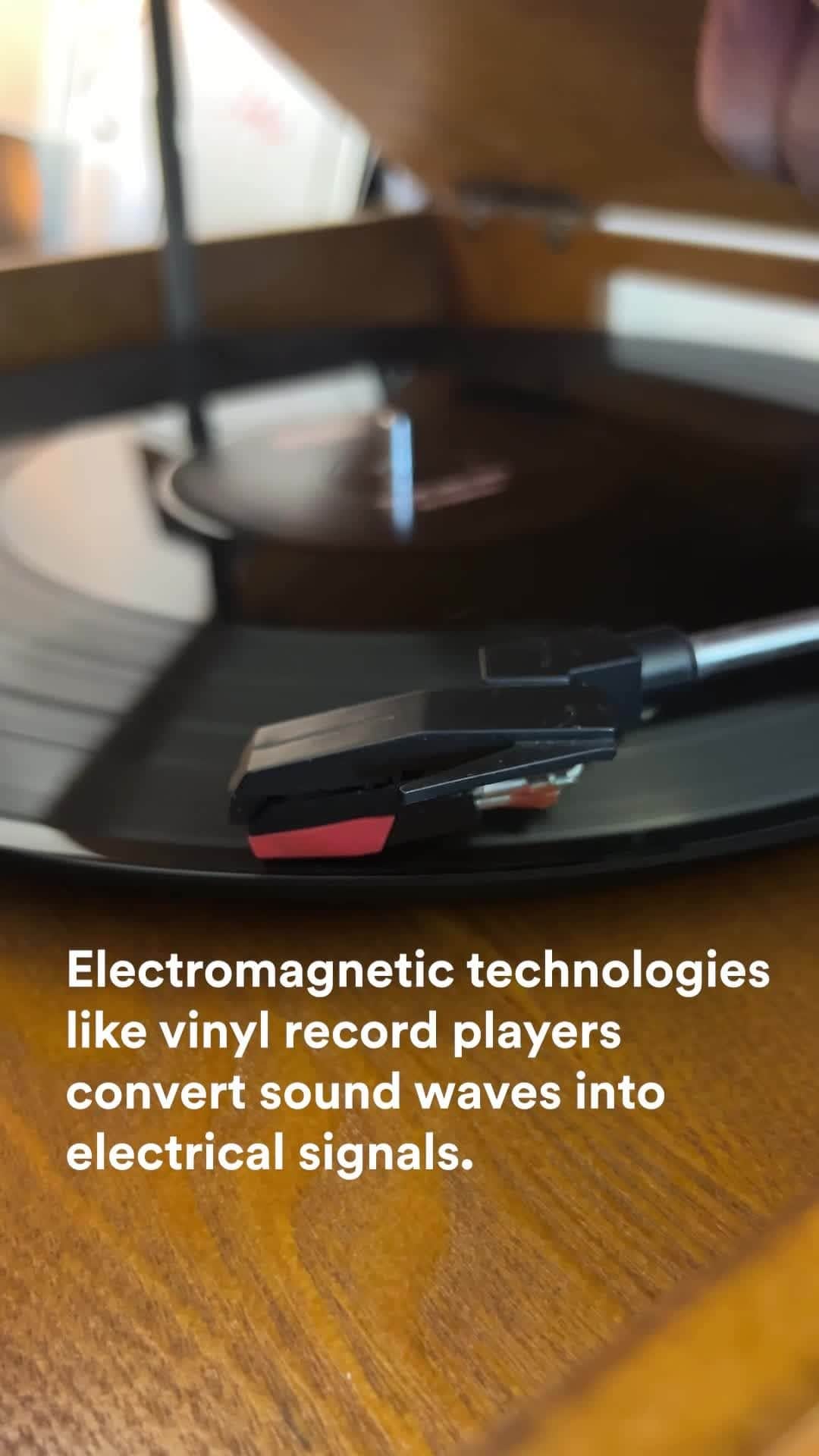 3M（スリーエム）のインスタグラム：「Do you know how vinyl records work? 🎶   Fun fact: If the grooves of a record were unraveled, they would reach a length of 500 meters (1,640 feet)!  #science #electromagnetic #vinyl #record」