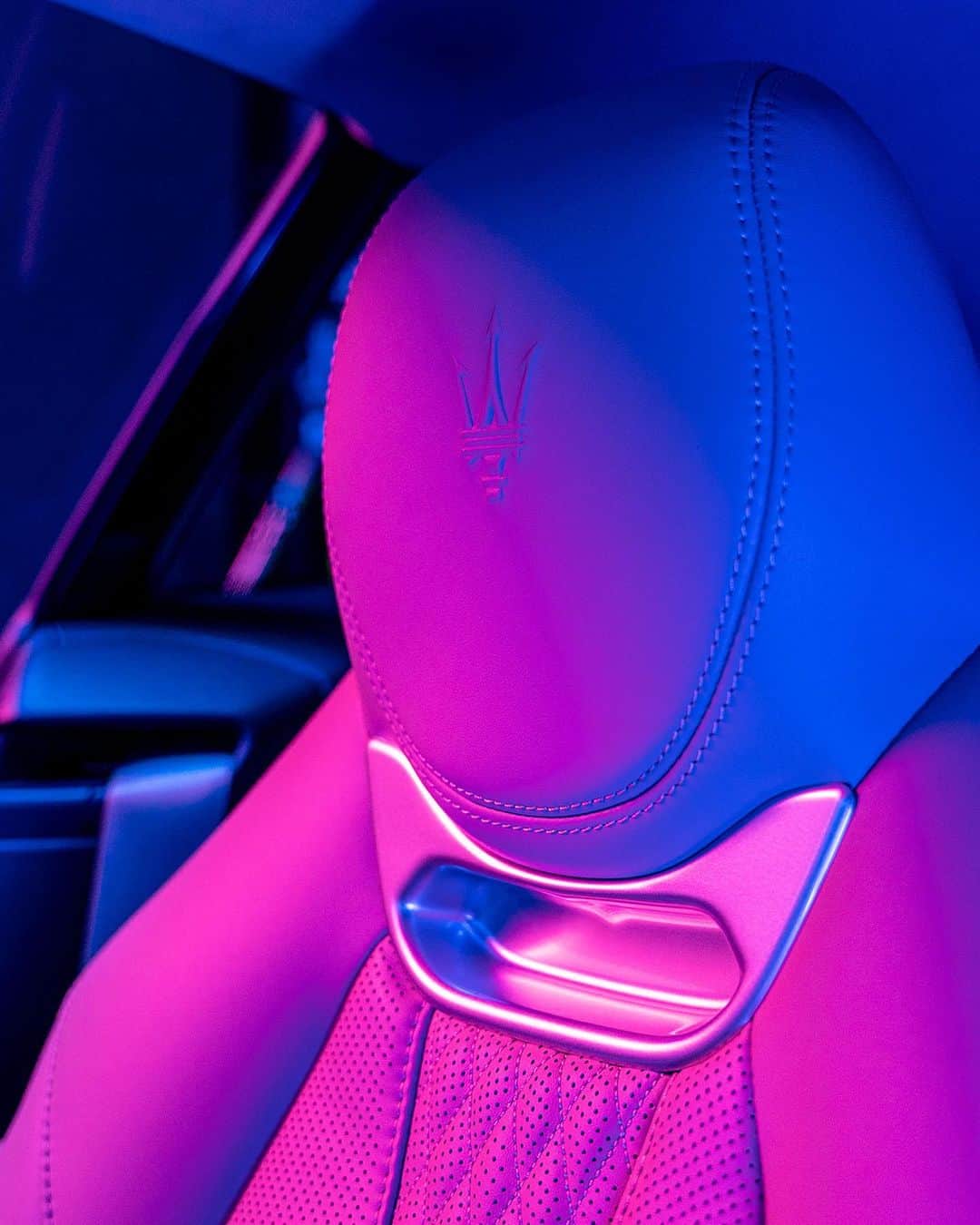 マセラティさんのインスタグラム写真 - (マセラティInstagram)「Welcome inside the Maserati GranTurismo. Head to the new Instagram filter to live the GranTurismo in a different light. #MaseratiGranTurismo #Maserati」3月30日 0時10分 - maserati