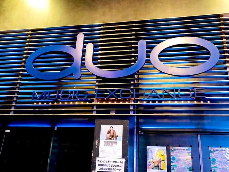 田上よしえのインスタグラム：「イケメンニキ＋良い音楽最強説。  久々のLIVE HOUSE整ったー♨️ ありがとうケイシタナカ！ フロアがかわい子ちゃんだらけで流石だケイシタナカ！  #ケイシタナカ」