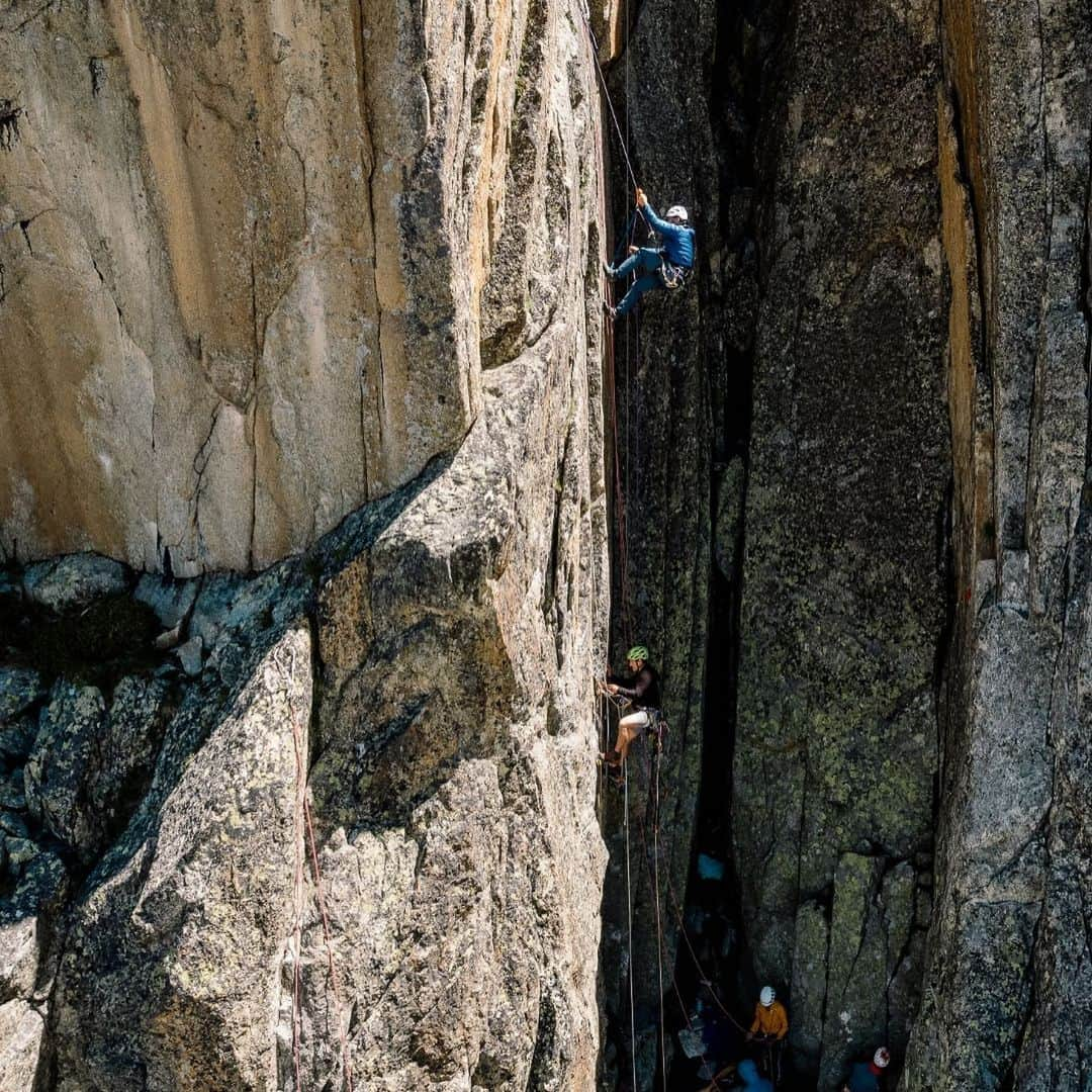 ニナ・カプレツさんのインスタグラム写真 - (ニナ・カプレツInstagram)「The 2023 @arcteryx Alpine Academy is back from June 29-July 2.   I’m looking much forward to teach my overnight portaledge clinic in Chamonix. The @arcteryxacademy has always been one of my favourites. Being outdoors and teaching my knowledge to others gives me a lot.  You can sign up today! Every clinic is guided by a bad ass Arc’teryx athlete. Take the opportunity to learn from the bests! 👌👌👌  ➡️ link in bio to sign up  #arcteryxacademy #arcteryx」3月30日 0時51分 - ninacaprez