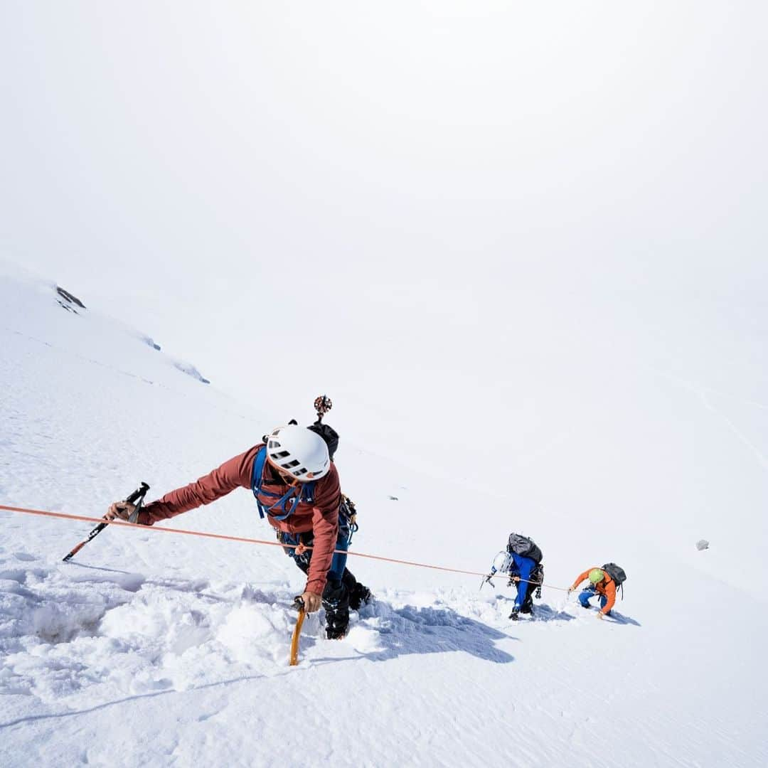 ニナ・カプレツさんのインスタグラム写真 - (ニナ・カプレツInstagram)「The 2023 @arcteryx Alpine Academy is back from June 29-July 2.   I’m looking much forward to teach my overnight portaledge clinic in Chamonix. The @arcteryxacademy has always been one of my favourites. Being outdoors and teaching my knowledge to others gives me a lot.  You can sign up today! Every clinic is guided by a bad ass Arc’teryx athlete. Take the opportunity to learn from the bests! 👌👌👌  ➡️ link in bio to sign up  #arcteryxacademy #arcteryx」3月30日 0時51分 - ninacaprez