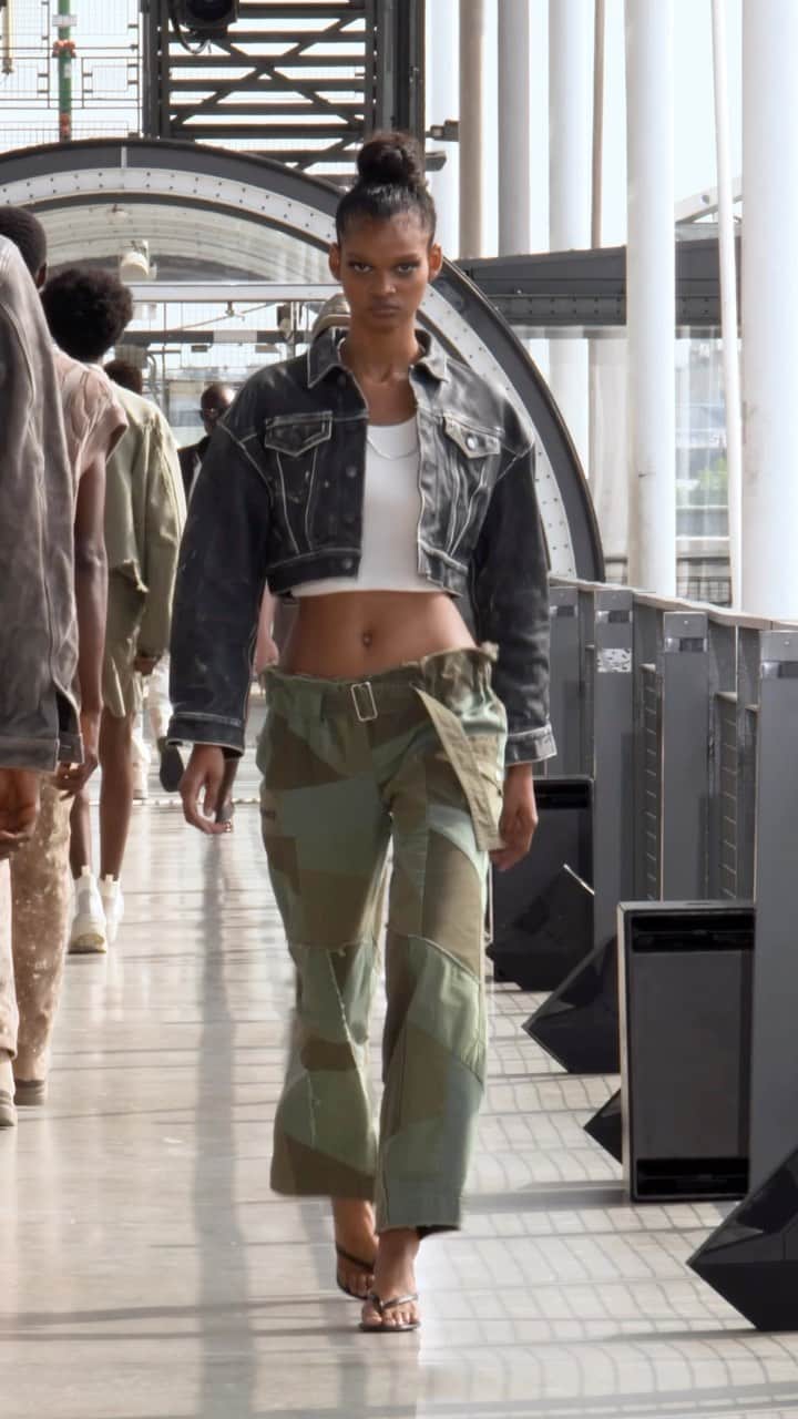 ジョン エリオットのインスタグラム：「Women’s Belted Patchwork Pant. Available now alongside the first arrivals of SS23.   Debuted during our Spring / Summer 23 runway show, “Leap of Faith,” shown at the Centre Pompidou in Paris.」