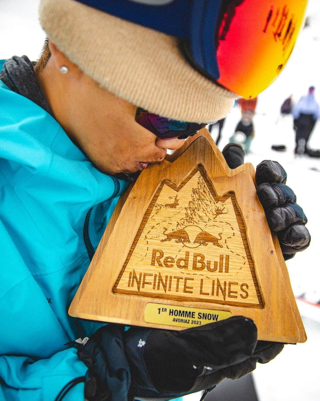 角野友基さんのインスタグラム写真 - (角野友基Instagram)「I won the Red Bull infinite lines!! I’m so stoked to be here and shred with everyone!! BIG thank you to @matcrepel for organizing this contest, the park crew, and @larrogs for having me here🔥   📸 @jaredspieker   @redbullfrance @redbullsnow #redbullgivesyouwings @avoriaz1800 #avoriaz1800 @signalsnowboard @oakleysnowboarding @oakleyjapan @fourpinecollective @unionbindingco @bluebirdwax @highcountryhealing_hq」3月30日 0時53分 - yukikadono