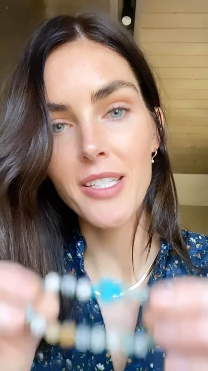 ヒラリー・ローダのインスタグラム：「I got Nash a @myfahlo animal tracking bracelet. Thought it would be such a cute idea for an Easter present - a real sea turtle! Moms, you’re welcome. 😉」