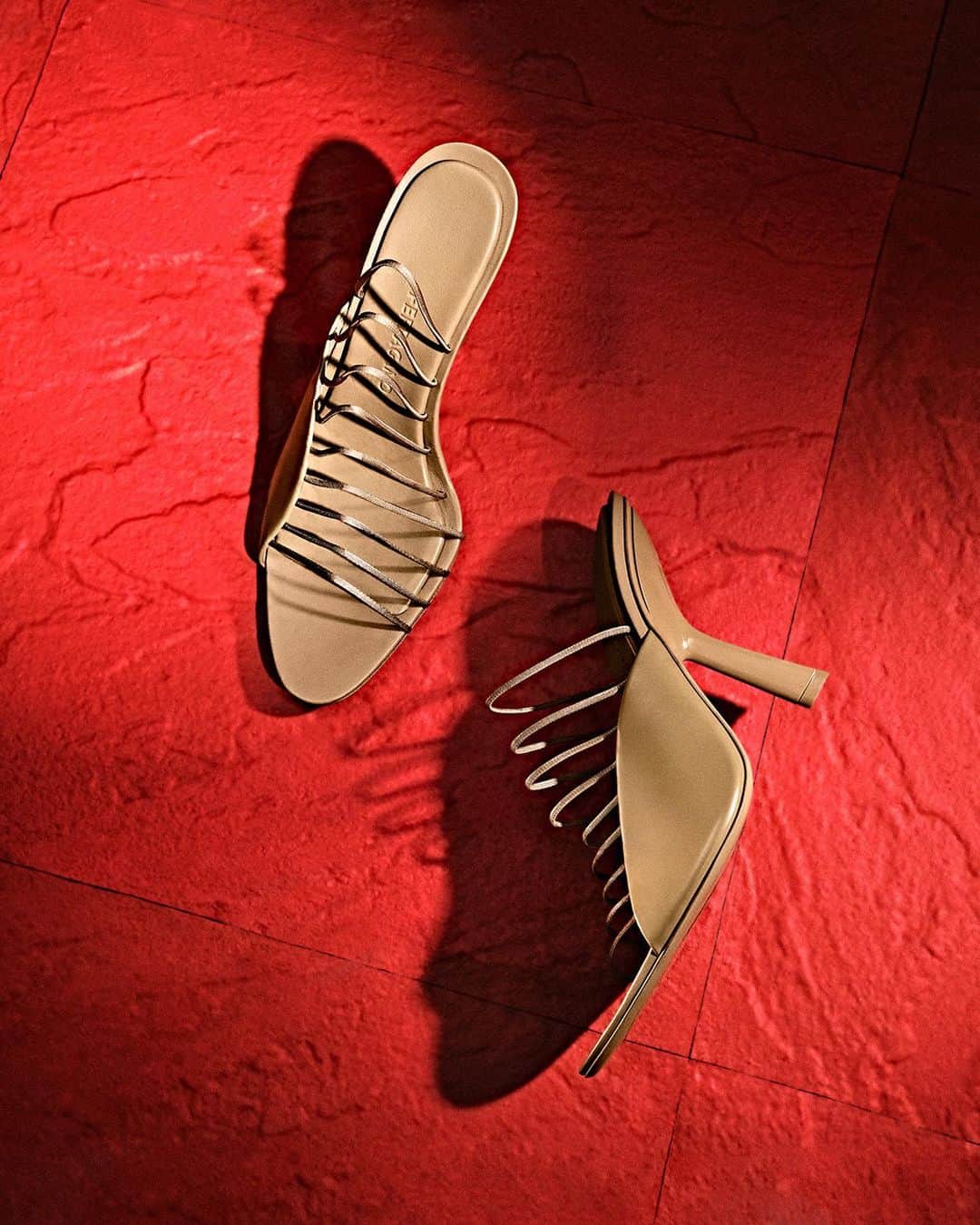 サルヴァトーレ・フェラガモのインスタグラム：「MIGNON SANDAL WITH SHAPED HEEL AND SMOOTH PUMP. SWIPE FOR MORE. #FERRAGAMOSS23 #FERRAGAMOANEWDAWN」