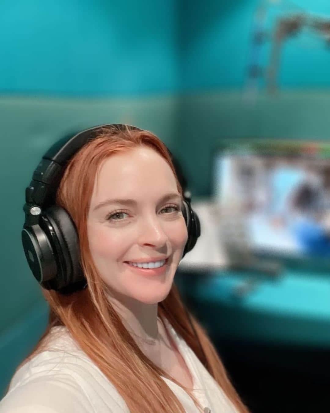 リンジー・ローハンのインスタグラム：「ADR session! #IrishWish ☘️ 😊」