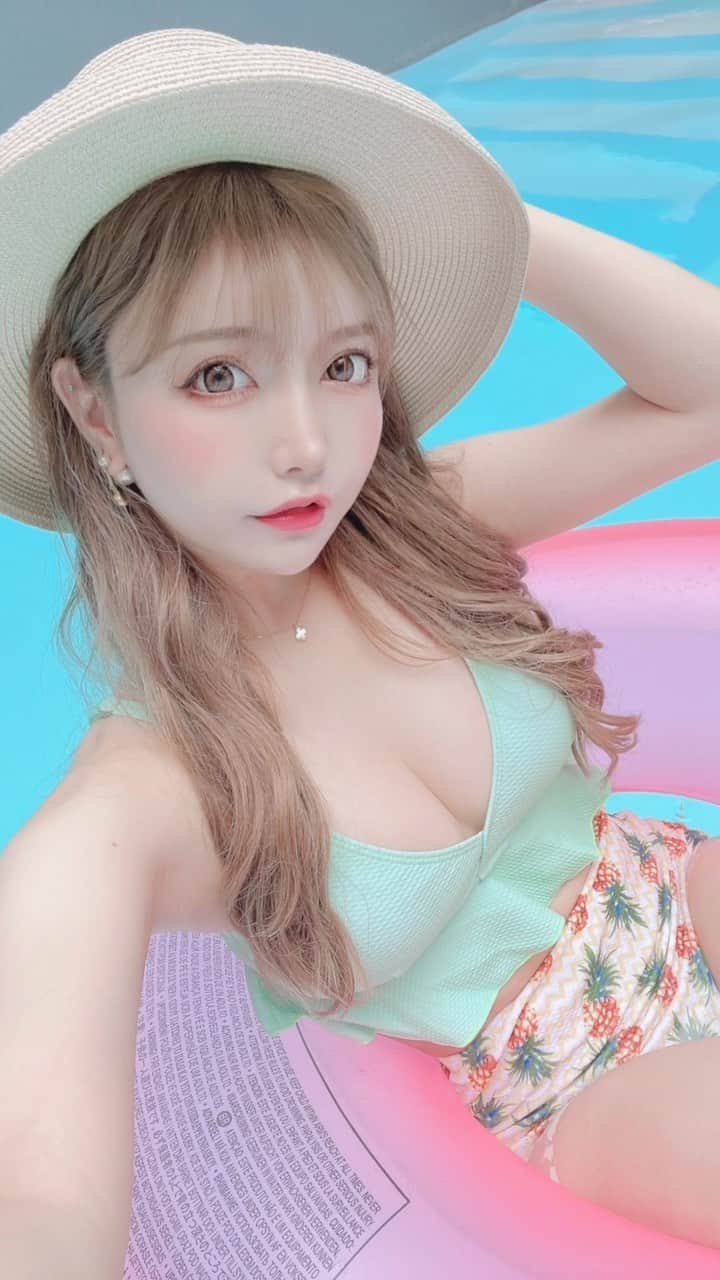 吉川ちえのインスタグラム：「沖縄にある非日常のラグジュアリーな ヴィラに宿泊しました🌺🌴 「Villa Speciale」はコンセプトの異なる ２つの部屋タイプがあって、1棟貸し🏠に なってるよ😄しかも部屋にプールやサウナ あって最高でした🤲❤️ 非日常的な空間で癒されたよ✌️💕 （ @okinawa_villa ） . #沖縄 #沖縄旅行 #沖縄ヴィラ #VillaSpeciale」