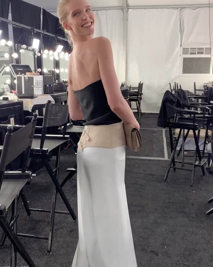 のインスタグラム：「Backstage at @boss in miami @vanessareidofficial @ashleybrokaw #beyourownboss」