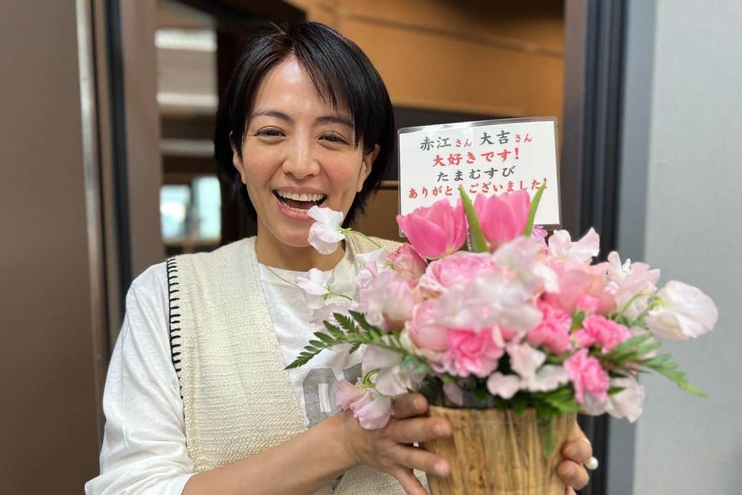 TBSラジオ「たまむすび」さんのインスタグラム写真 - (TBSラジオ「たまむすび」Instagram)「＼水曜のハイライト／  じゃ、またね。 と、あくまでもふだん通り。 なんならふだんより 寝癖も強いし。 この灯は決して消しません。 だってあなたは、 ぼくのラジオの相方だから。  #tama954 #たまむすび #赤江珠緒 #博多大吉 #博多華丸 #笹川友里 #はなまるスーパーマーケット #おもしろい大人 #大吉ポッドキャスト #でか美ちゃん #お花ありがとうございました💐 #たまむすびin武道館 #DVD発売されました🙌 #てをかえしなをかえキャンペーン開催中🙌 #Twitterのフォローもよろしくです」3月30日 1時45分 - tamamusubi905954