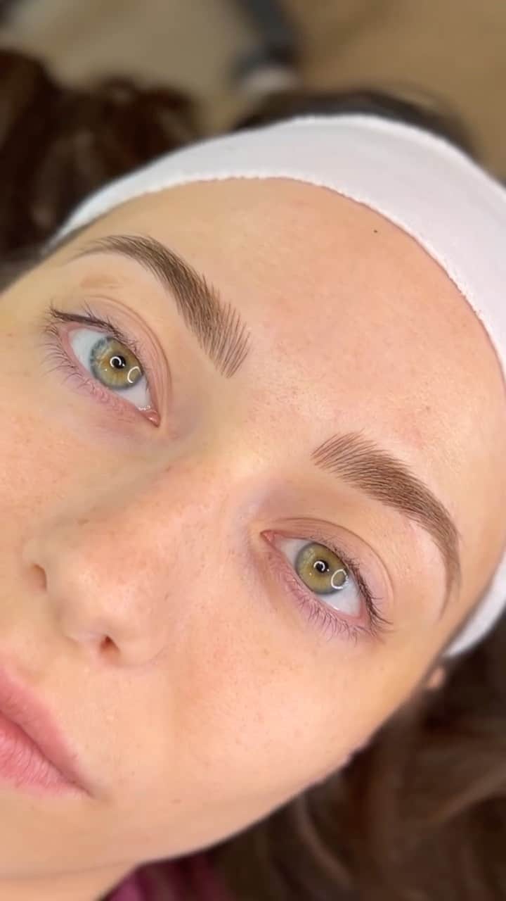 Haley Wightのインスタグラム：「☁️Dreamy Brows☁️ I AM SO EXCITED TO START DOING BROWS AGAIN AHHH!! I have a couple more openings in April for $100 off Microblading/Nanoblading, call us or visit our website to book! (602)809-9405 | daelascottsdale.com 🤍」
