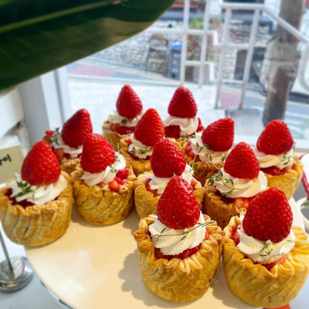 K͎A͎R͎E͎N͎のインスタグラム：「🍓　  #upperandunder #어퍼앤언더」