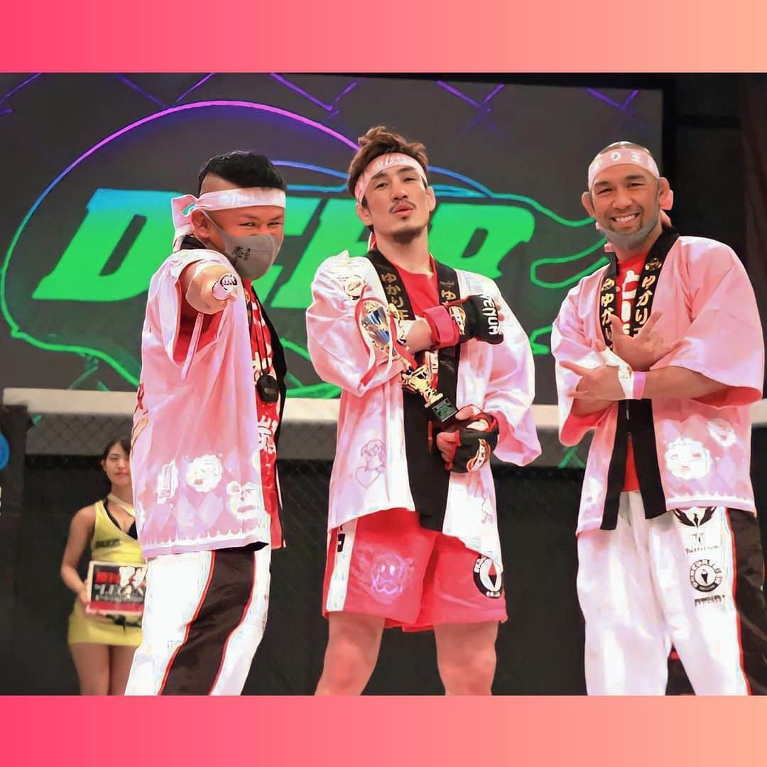 のインスタグラム：「3/25(土)、宗明建設 Presents DEEP TOKYO IMPACT 2023 2ND ROUNDにDJ.taikiが出場、見事な判定勝利。 頑張ってました、カッコよかったです。 次回からファイナルカウントダウンらしいですDJ.taiki。 しっかりは確認してないですが、選手を止めたら格闘技ジムをやるらしいです、それは是非どうぞどうぞ！ 選手の間はパンクラスイズム横浜で思う存分やって下さい、ある程度以上お付き合いします！ #DJtaiki #おふろ先生 #令和の織田信長 #おじいちゃん #パンクラスイズム横浜 #DEEPTOKYOIMPACT2023 #2NDROUND @deep2001official  一枚目©️"クオリティマガジン" @gongkakutogi  二枚目©️ @shin.fukuda」