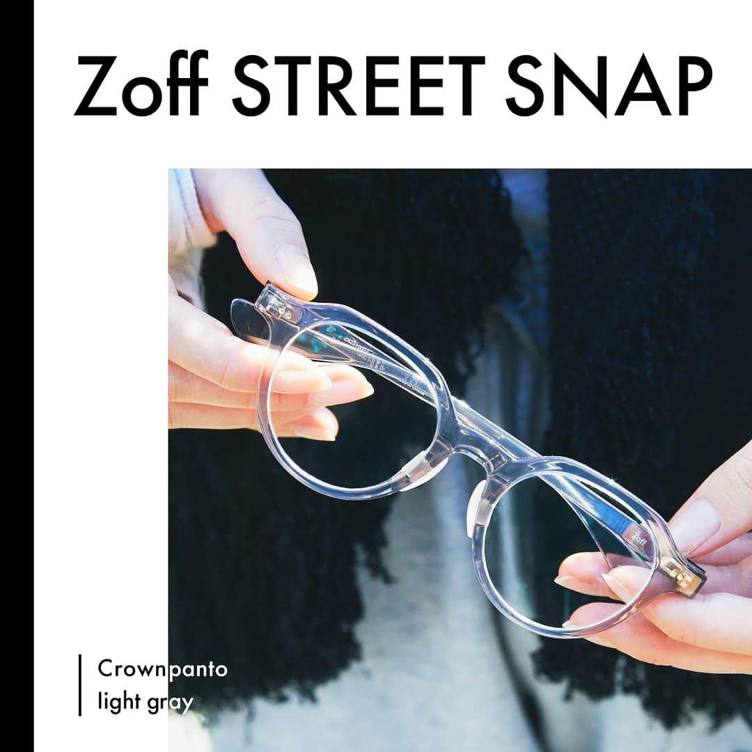 Zoff Officialのインスタグラム：「【Zoff STREET SNAP @表参道】  オシャレなあの人が選ぶ、メガネ。 数あるメガネの中で今回のフレームを選んだ決め手を聞いてみました。  ZA231008_11A1 (ライトグレー)　￥8,800 ※税込・セットレンズ代込み  ■選んだポイントは？ 自分の顔の形に似合いそうだなと思ったからです。あとグレーのスウェットパンツのゆるさとメガネのクリアグレーの透け感をあわせると良さそうだったから。  model：Kanata Tanaka　@knt_268  #Zoff #メガネ #ファッションスナップ #クリアフレーム #伊達メガネ #ゾフ #表参道」