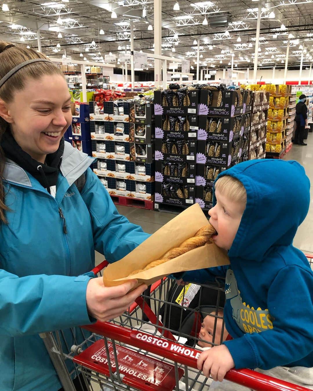 Costcoさんのインスタグラム写真 - (CostcoInstagram)「We have fond memories of our first churro, too, @therobhenry! 🥳」3月30日 3時00分 - costco