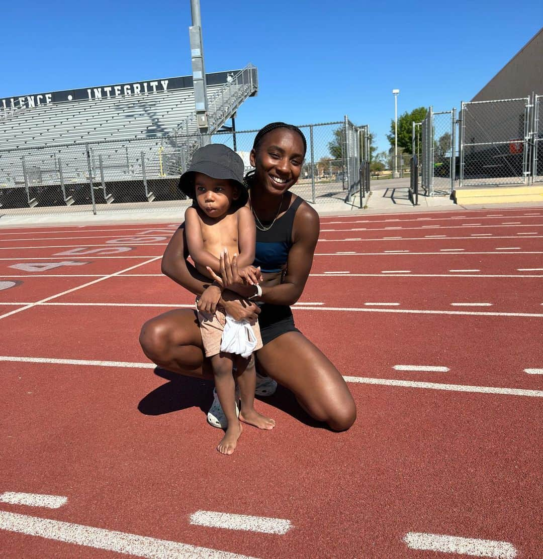 ビアンカ・ウィリアムズさんのインスタグラム写真 - (ビアンカ・ウィリアムズInstagram)「Arizona, where the sun never stops shining 🏜️💥 Training camp ft my training buddy   #phoenix #arizona #trackgirls #boymom #athletemom #motivation #trackandfield #sprinter」3月30日 3時05分 - biancaawills