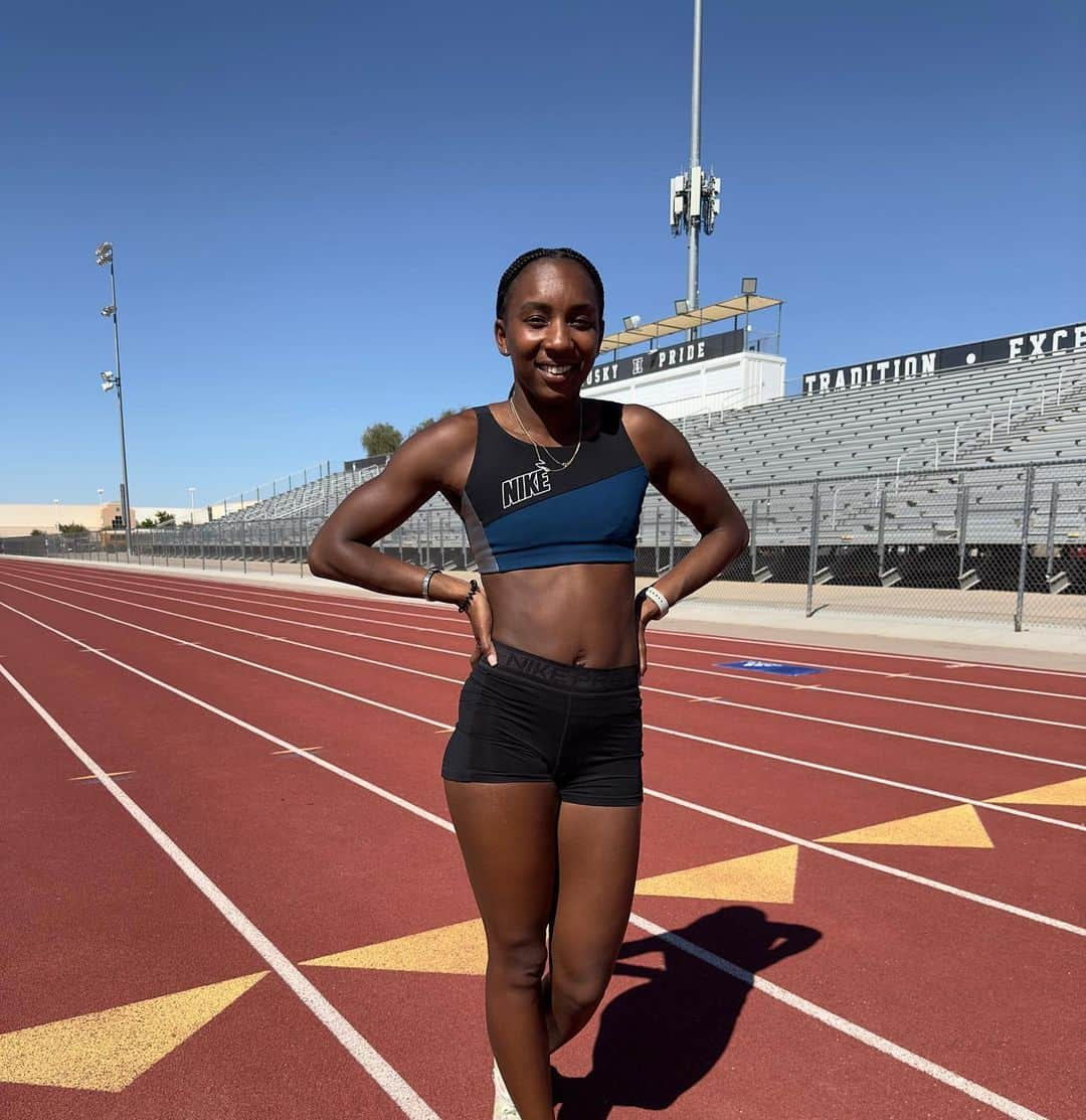 ビアンカ・ウィリアムズさんのインスタグラム写真 - (ビアンカ・ウィリアムズInstagram)「Arizona, where the sun never stops shining 🏜️💥 Training camp ft my training buddy   #phoenix #arizona #trackgirls #boymom #athletemom #motivation #trackandfield #sprinter」3月30日 3時05分 - biancaawills