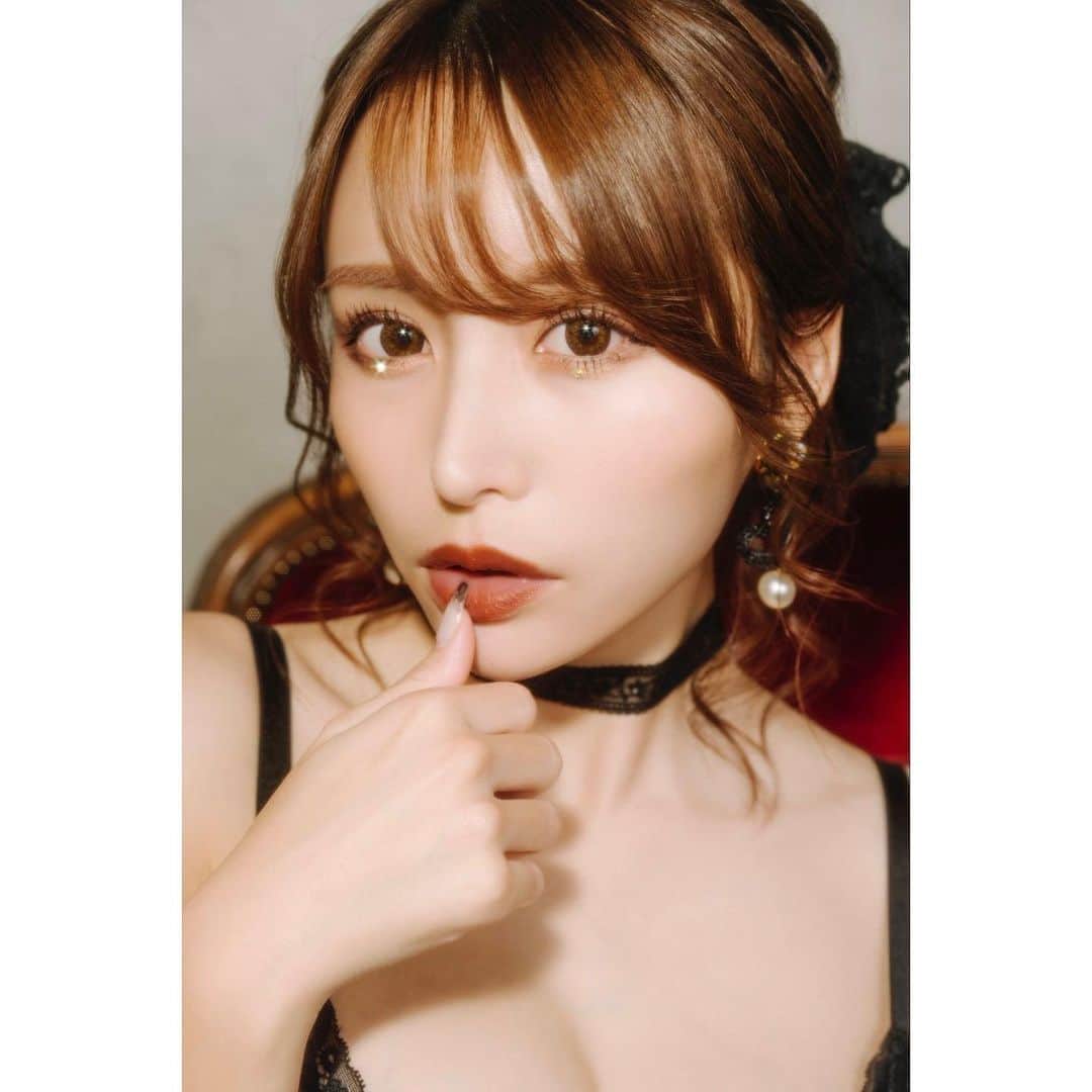 伊藤舞雪のインスタグラム：「💋🖤」