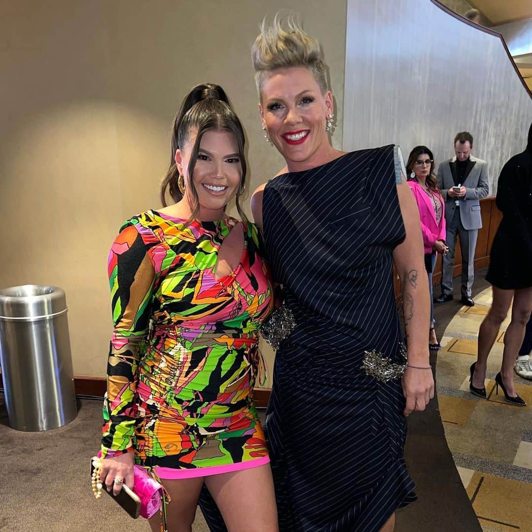 シャネル・ウエスト・コーストのインスタグラム：「When I was 19/20  years old I was a stand in for  @pink in her music video for “So What.” I was a young aspiring artist & actress, broke with zero connections, trying to get my foot in the door of Hollywood. I think I made like $75 for the day working in the video lol but the money didn’t matter. I was used to being broke and just wanted any work that could help elevate my career. It was such a pleasure working with Pink for that $75. Pink was SO nice and down to earth and I said to myself, “Damn I wanna be like Pink one day, starring in my own music videos and being really nice to everyone who works with me.” Cut to 14/15 years later here I am, an independent artist, who has starred in several of my own music videos as well as a massive hit tv show, sitting at @iheartradio awards watching her perform and win her 2023 icon award, on the same day I announced leaving Ridiculousness and getting my own tv show/production deal with @mtv @paramountnetwork. I ran into pink backstage and told her this story and got very emotional and basically started to cry like the nerd I am. Just like 15 years ago, pink was still the same nice, down to earth, bad ass bitch and stopped to hear my story and take this pic with me. I’m here telling y’all this story now because I want everyone who has a dream to know….that dreams DO come true! Stay focused, work hard, stay humble, believe in YOURSELF and don’t be afraid to take risks! I hope this story inspires someone out there to keep going for their dreams!✨💖🙏🏼」