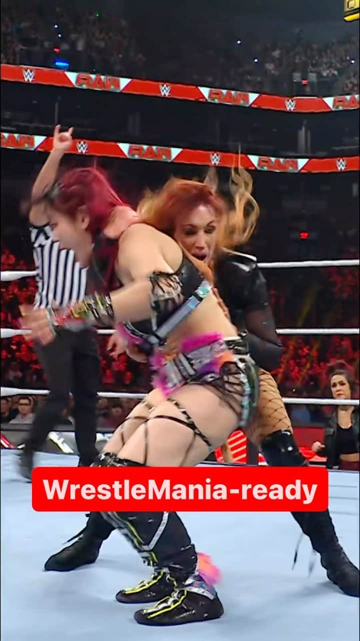レベッカ・ノックスのインスタグラム：「@beckylynchwwe is bringing momentum into #WrestleMania」