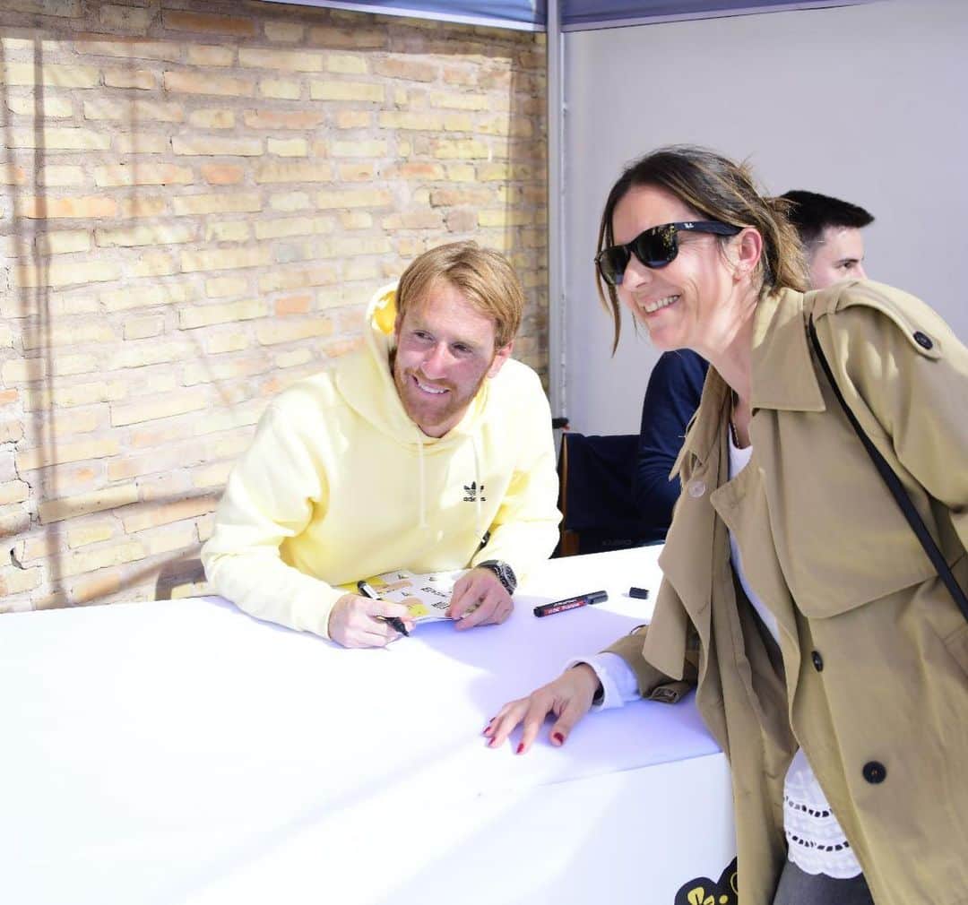 アレハンドロ・フェルナンデス・イグレシアスさんのインスタグラム写真 - (アレハンドロ・フェルナンデス・イグレシアスInstagram)「Disfrutando con los míos💛💙」3月30日 3時58分 - alexfdez8