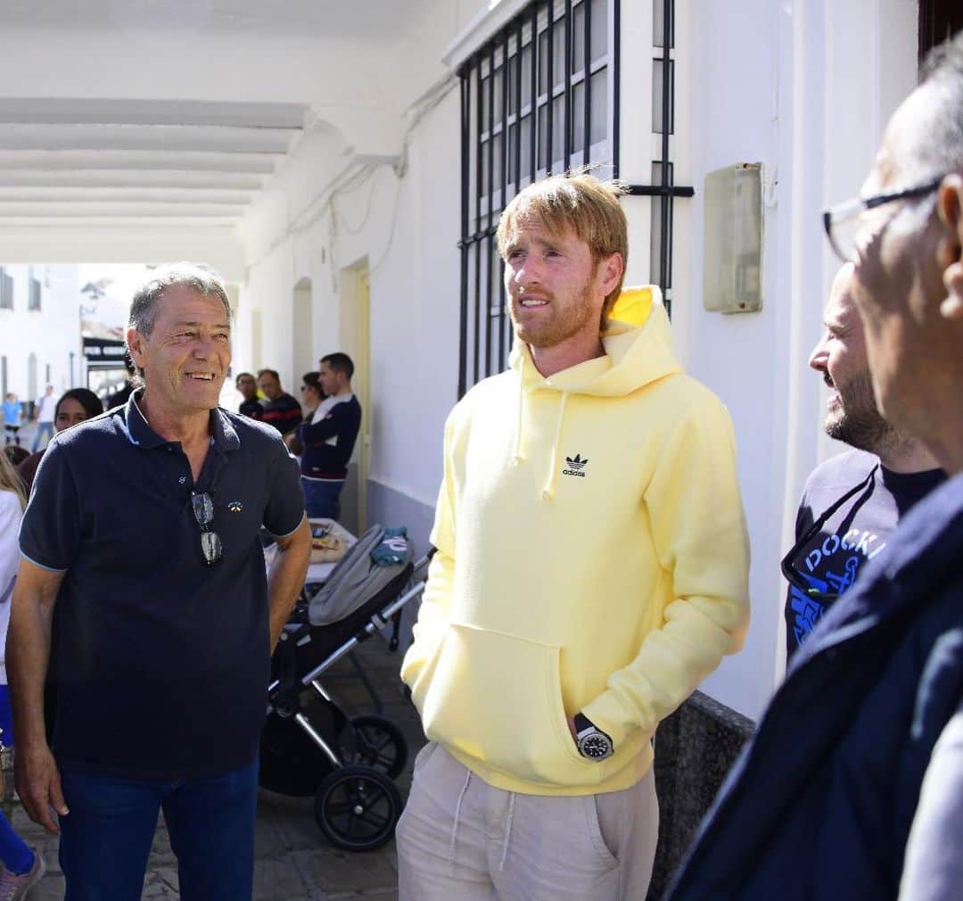 アレハンドロ・フェルナンデス・イグレシアスさんのインスタグラム写真 - (アレハンドロ・フェルナンデス・イグレシアスInstagram)「Disfrutando con los míos💛💙」3月30日 3時58分 - alexfdez8