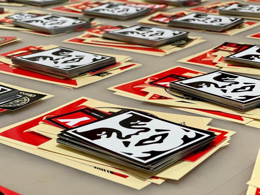 Shepard Faireyのインスタグラム：「🚫*GIVEAWAY CLOSED!🚫 The winners have been reached out and we will announce on stories. Thanks to everyone who participated! Stay tuned for the next giveaway!*  OBEY sticker pack giveaway! Leave a comment below and tag a friend for a chance to win a free pack of OBEY stickers! We will randomly choose & DM 5 winners by next Wednesday 4/5. Good luck!  Here’s how to enter: 1. Follow @obeygiant  2. Like and save this post 3. Share on your stories and tag @obeygiant  4. Tag a friend in this comment section as many times as you want.  The giveaway ends on Wednesday, 4/5 @ 12PM PDT. We will DM 5 random winners and announce via Stories on that day. This contest is not sponsored by, endorsed by, or associated with Instagram. This contest is only open to US residents who are 18 years of age, or older. Link in bio for full T&C’s.」