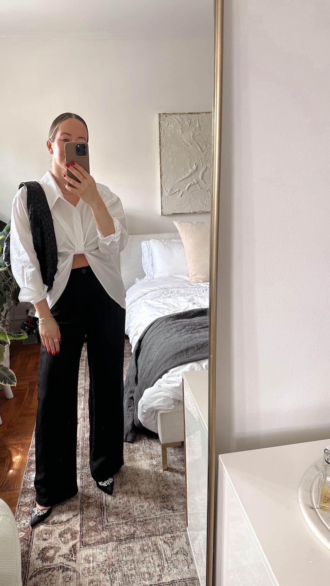Helena Glazer Hodneのインスタグラム：「Get ready with me @saks |  #sakspartner #saks https://liketk.it/45FKh @shop.ltk」